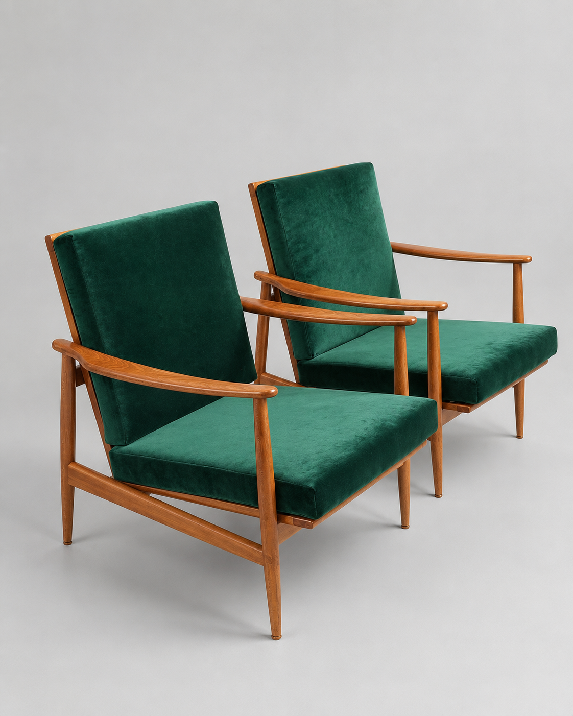 זוג כורסאות ידיים בסגנון Mid-Century Modern
